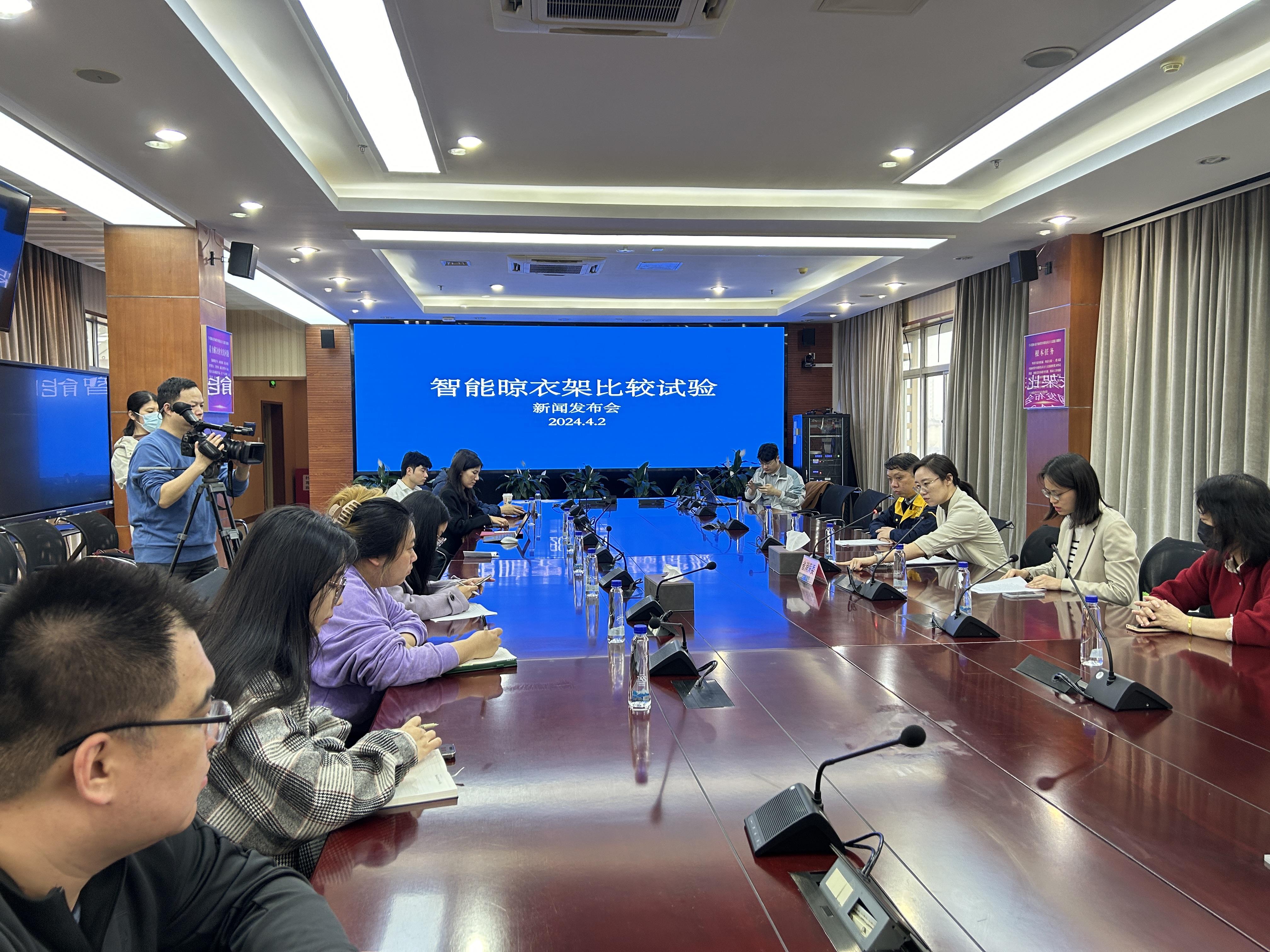 晾衣架 盼盼、好太太、奥克斯等样品不达标凯发K8国际江苏省消保委测评25款智能(图1)