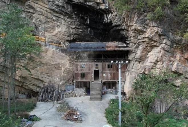 无人烟主人称500万都不卖！重庆深山一百年崖居方圆几公里(图4)